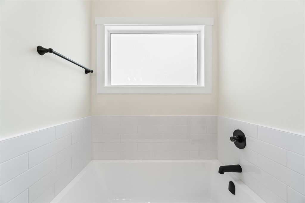 listing image 16518293775227542060