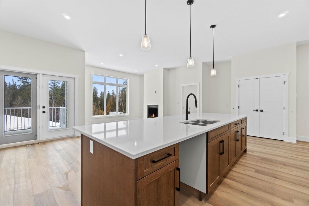 listing image 16517723452737285005