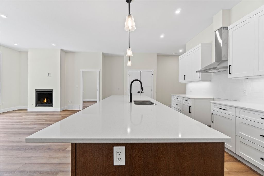 listing image 16515006514210266470