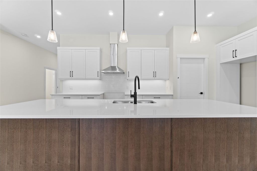 listing image 16514179451573622877