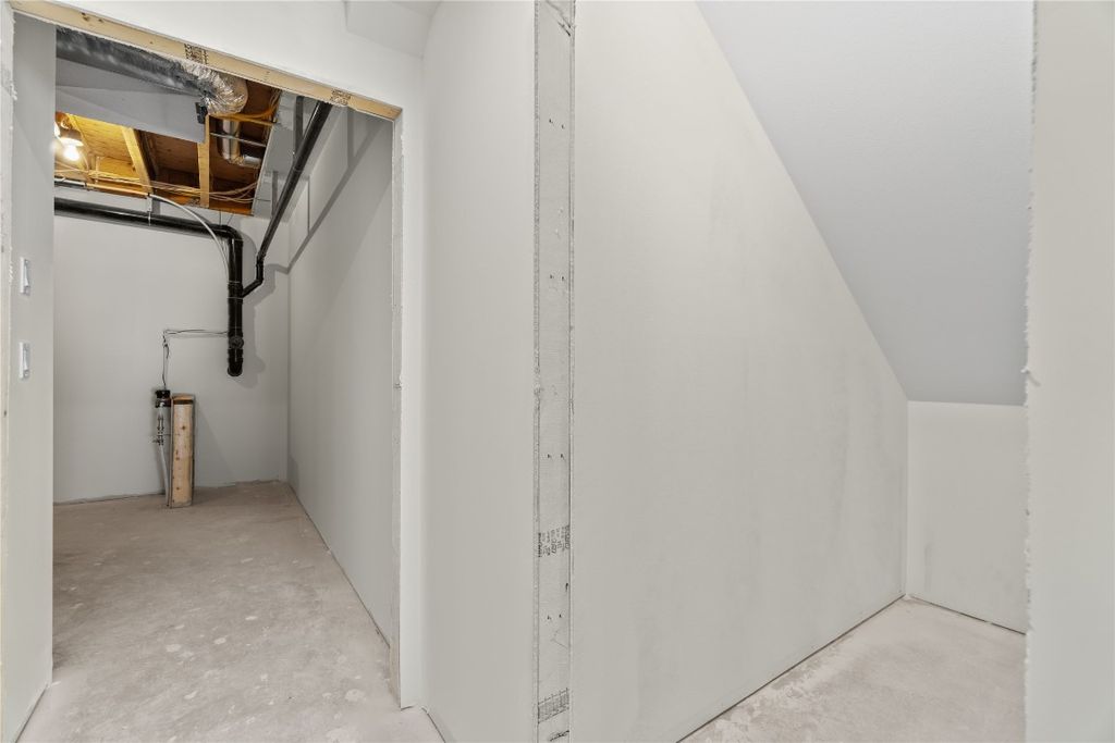 listing image 16512789725748803223