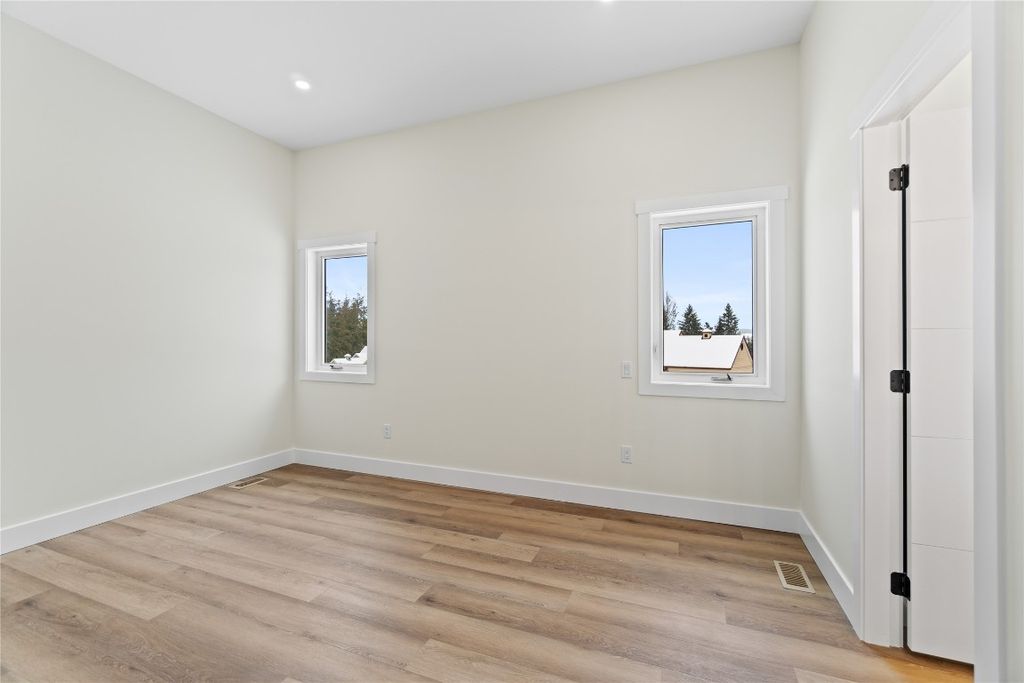 listing image 16511362768765771547