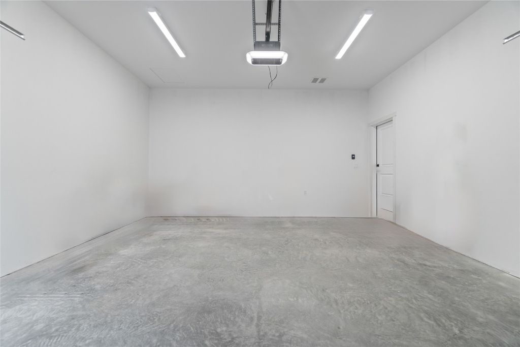 listing image 16516596463338908374