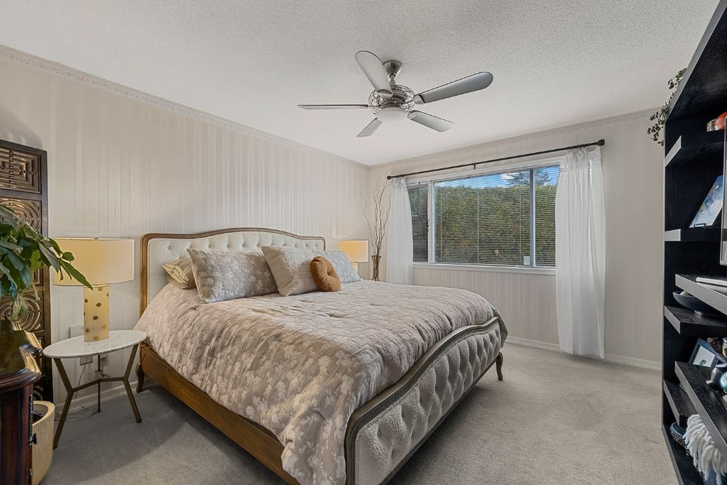 listing image 16519302047411374741