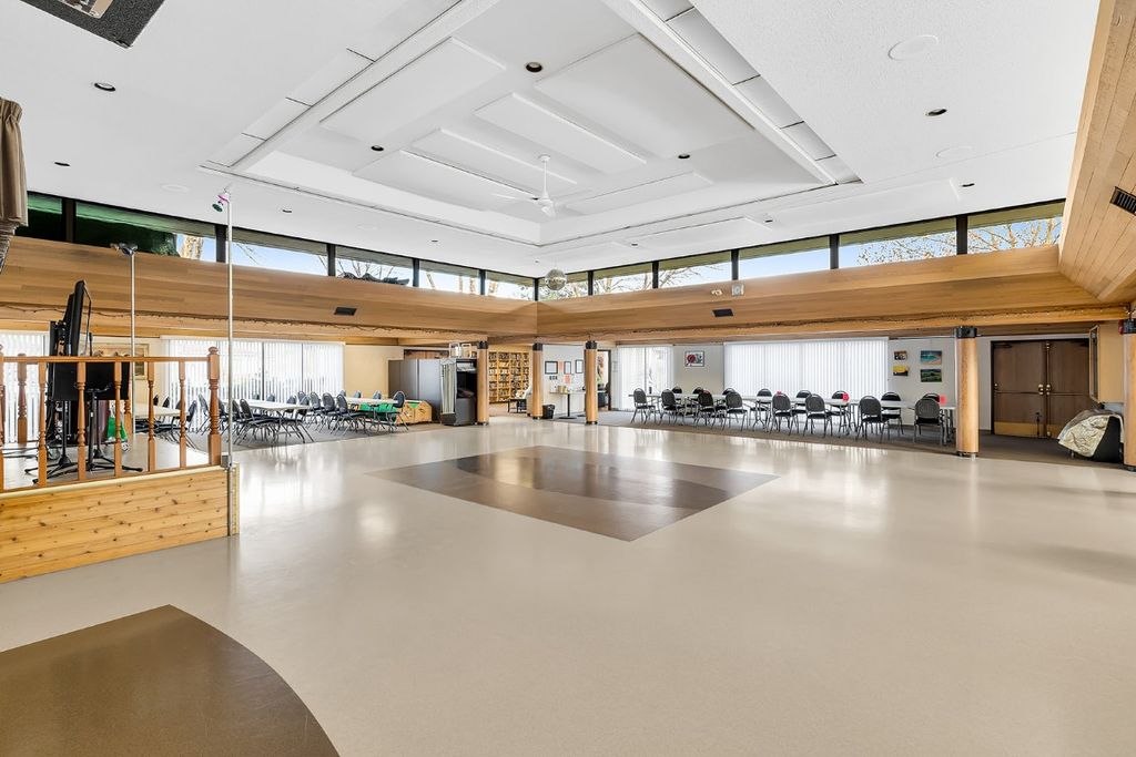 listing image 16511617751466667047