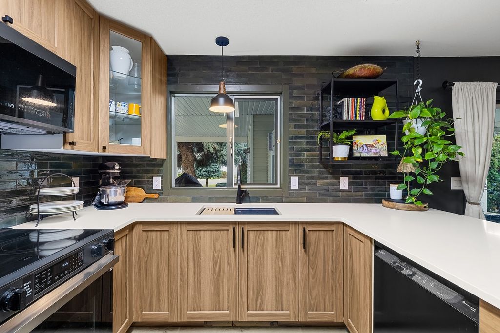 listing image 16517015455727641981