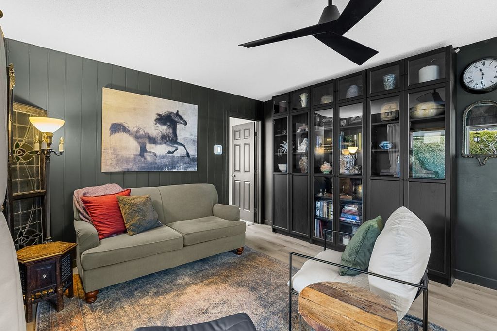 listing image 16519136117893827467