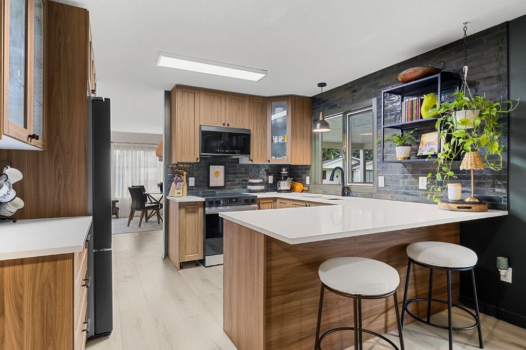 listing image 16510193824332368426