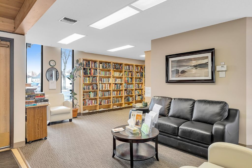 listing image 16515152216152433597