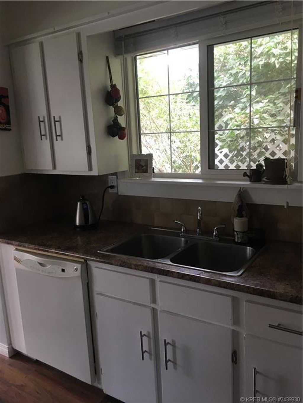 listing image 16513776932374649027
