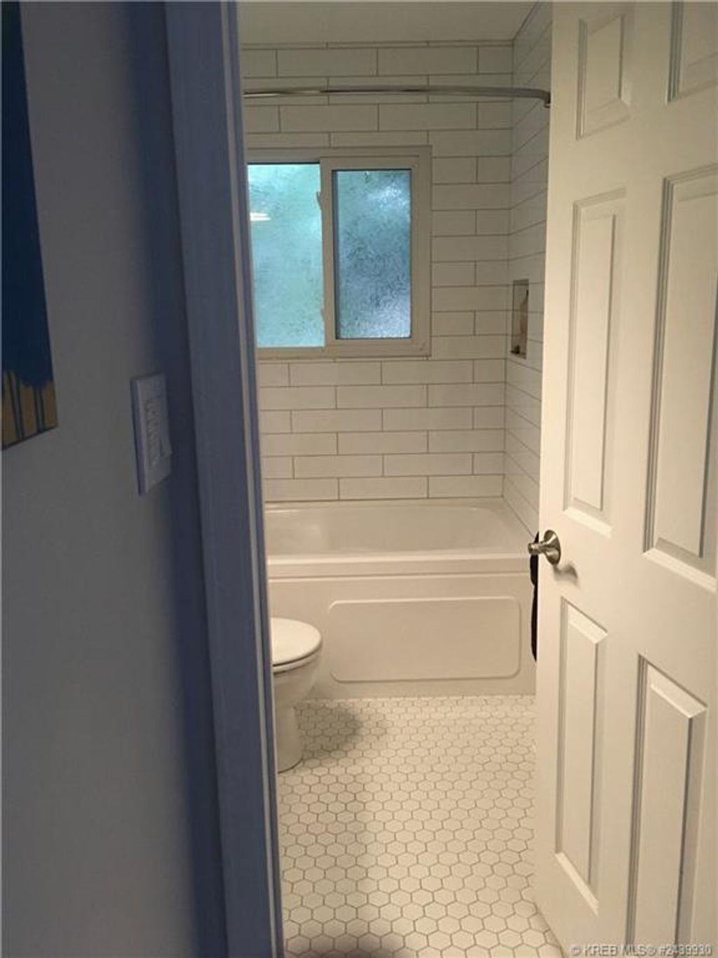 listing image 16515145382872748960