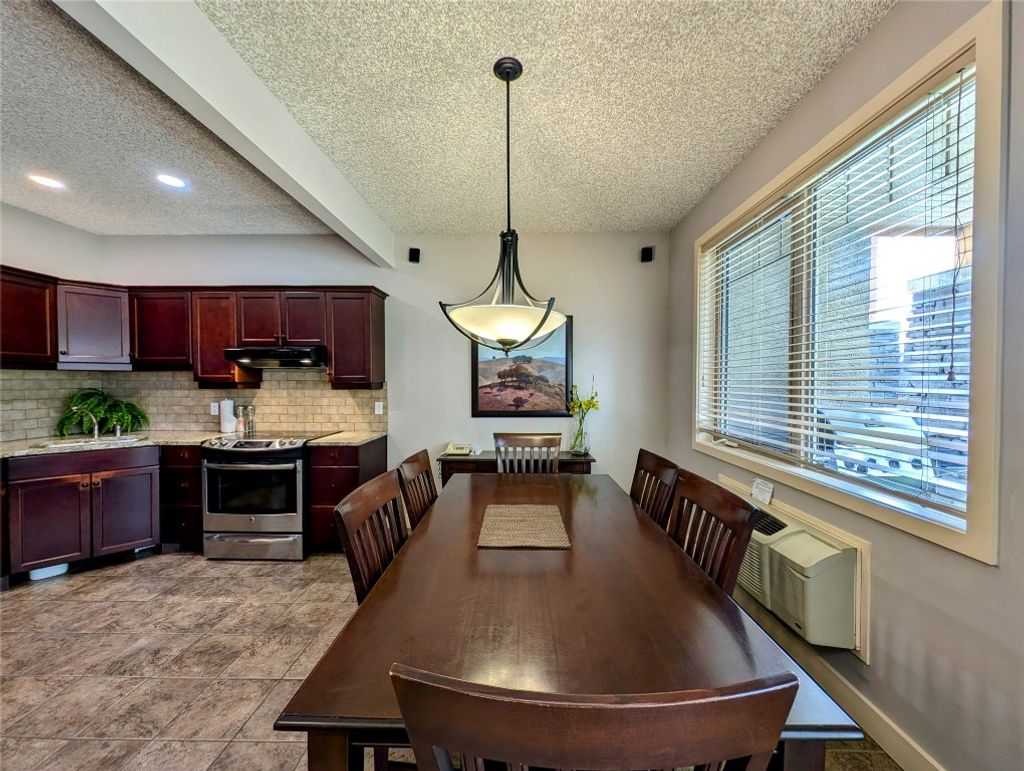 listing image 16519056439794609699