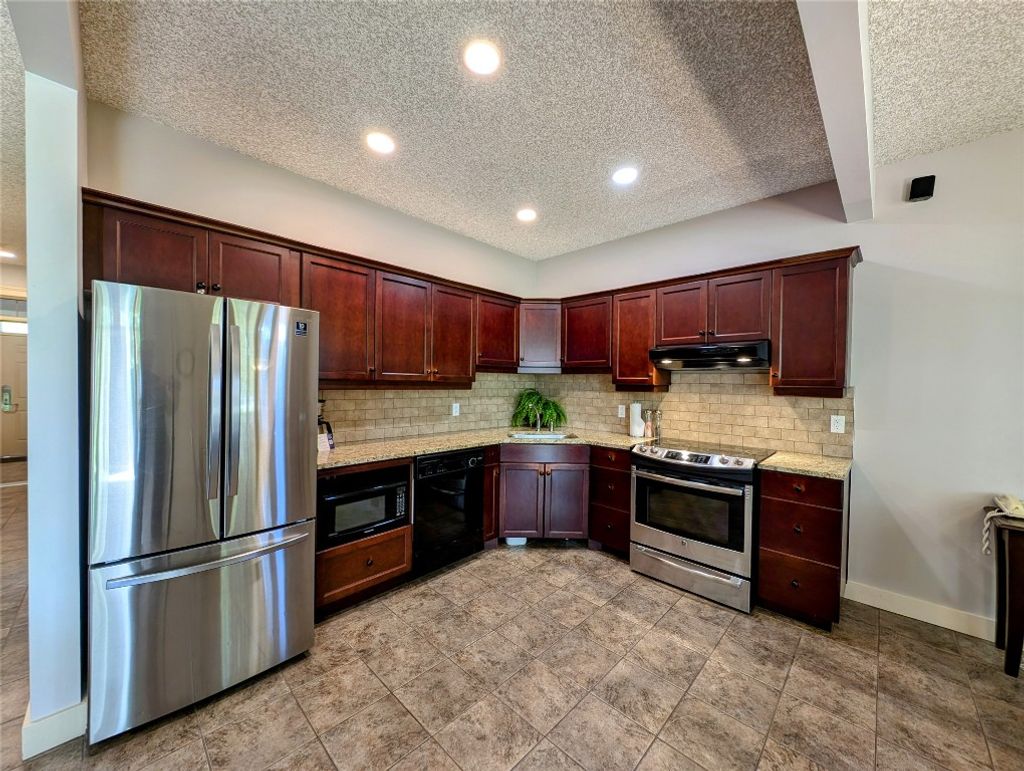 listing image 16515797521125401712