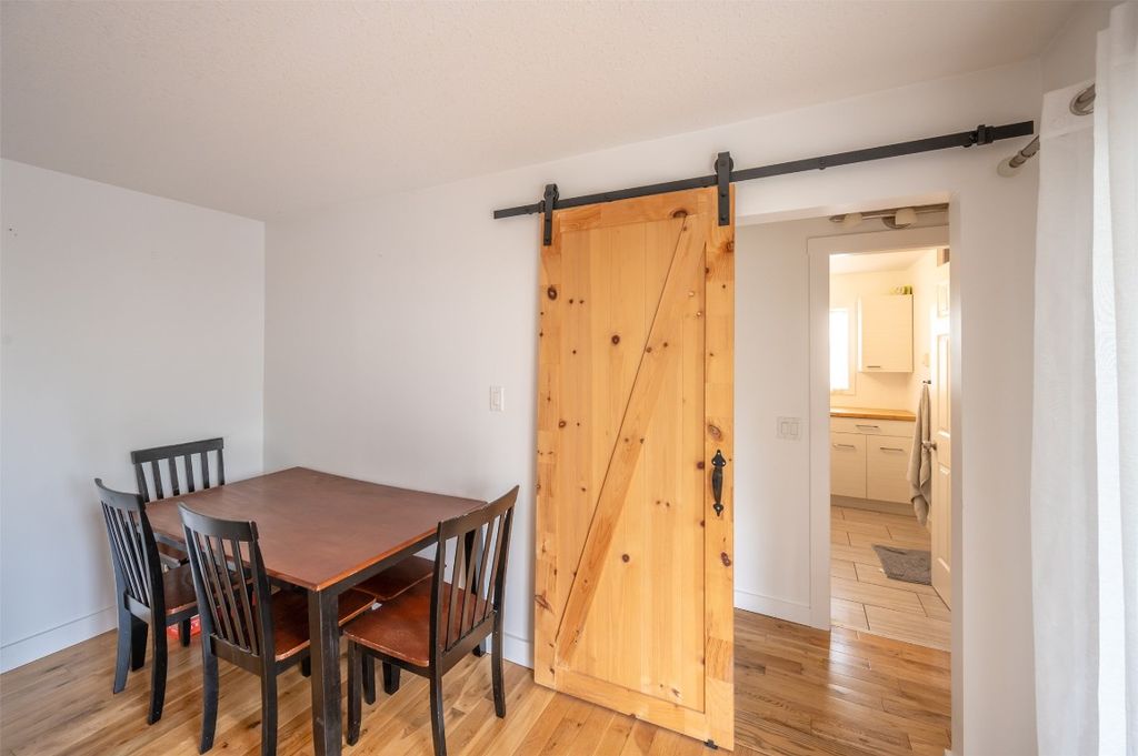 listing image 16516875585354820222