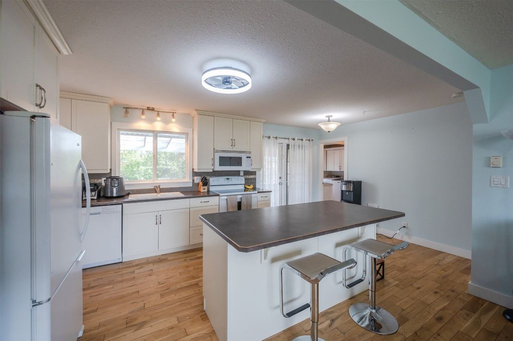 listing image 16519933065844612578