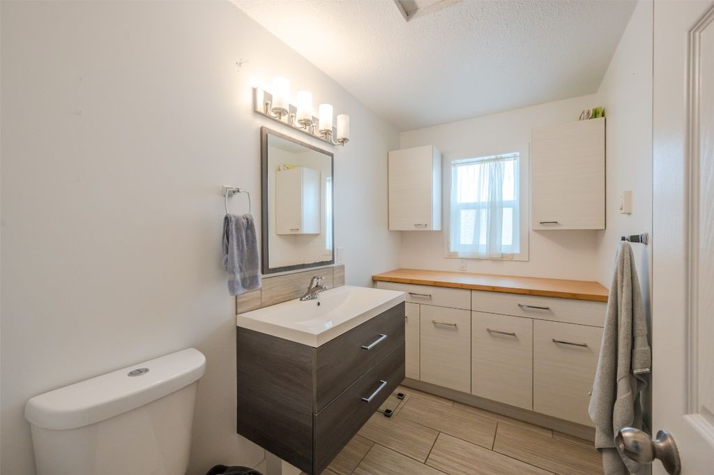 listing image 16515636159054110639