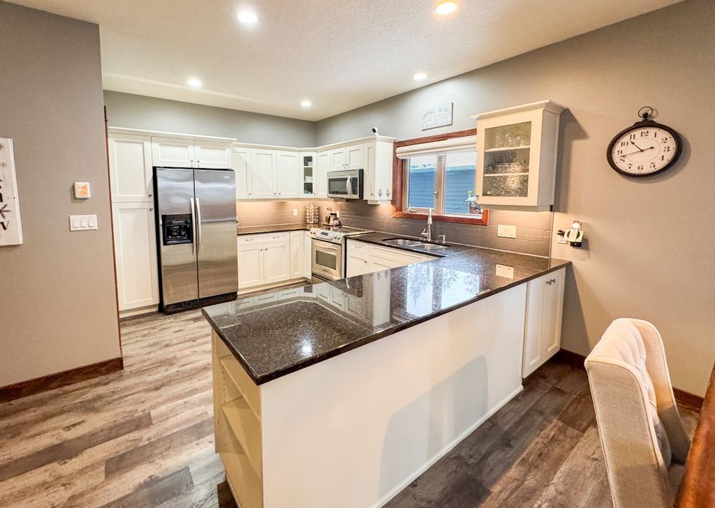 listing image 16518620390654133260