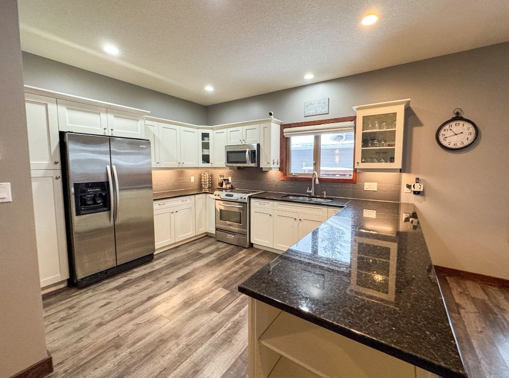 listing image 16518898909375905714