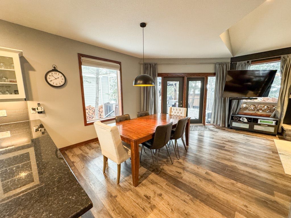 listing image 16510995770105858403