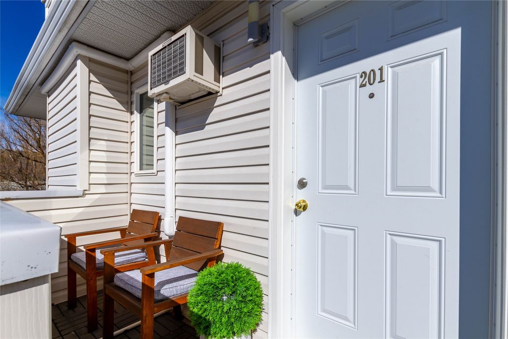 listing image 16517849057381482189