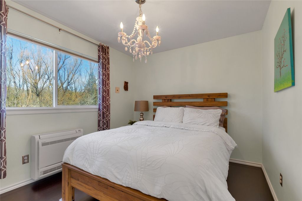 listing image 16511771113071142576