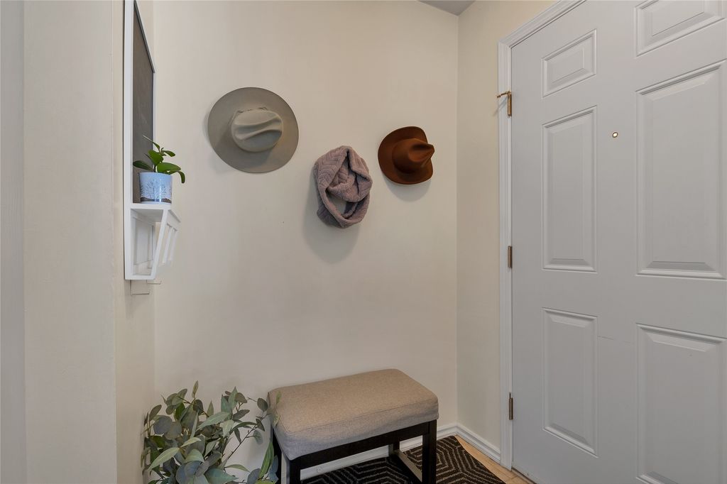 listing image 16511902632571405930