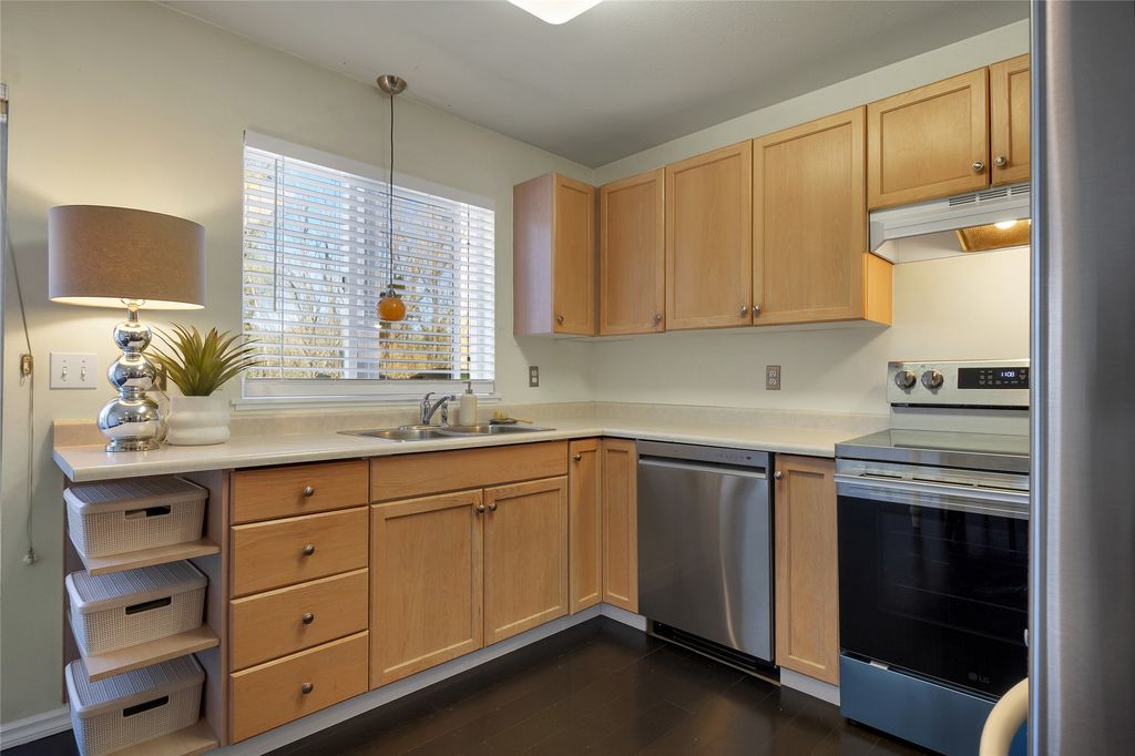 listing image 16510792588017305541