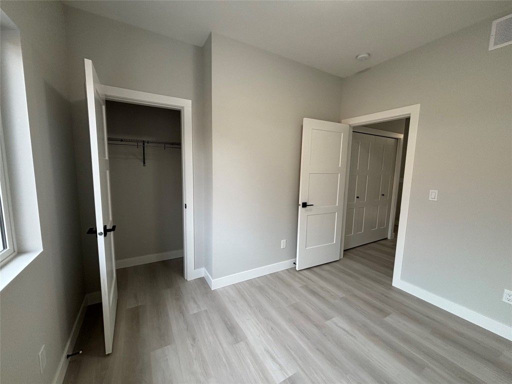 listing image 16516084741580341341