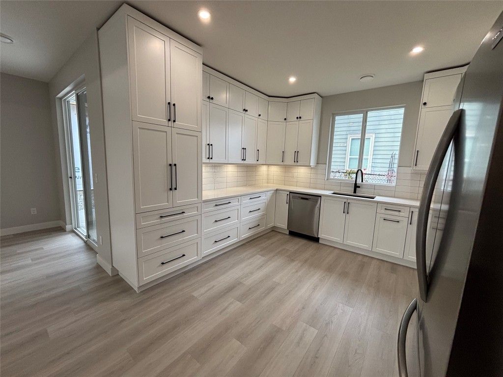 listing image 16513047830113789385