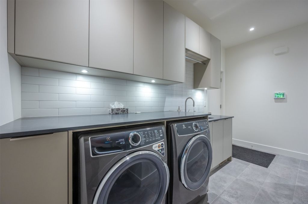 listing image 16513929141265623029
