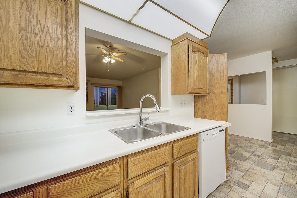 listing image 16519880986585923673