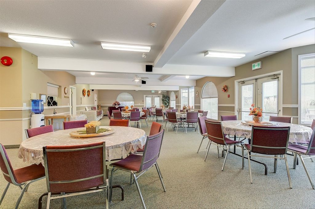 listing image 16518679940316031837