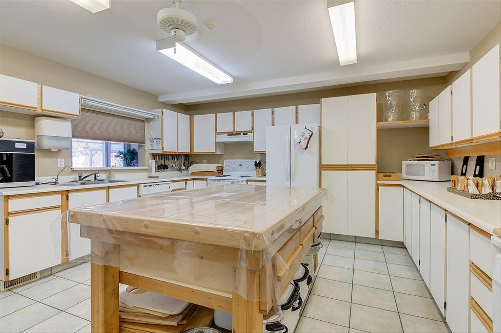 listing image 16510714888093129158