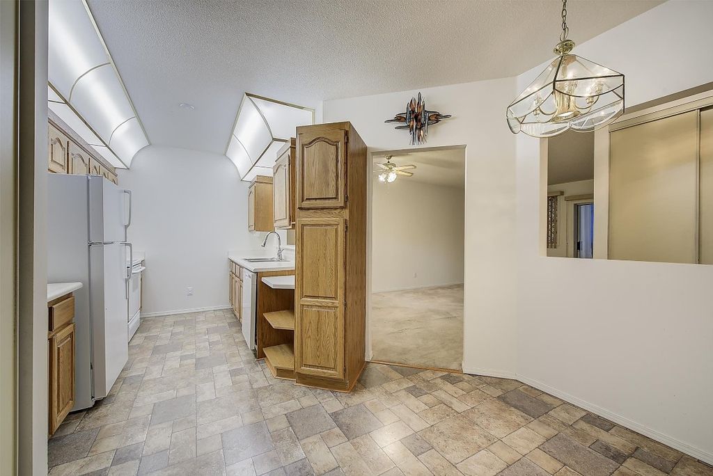 listing image 16518938845030821539