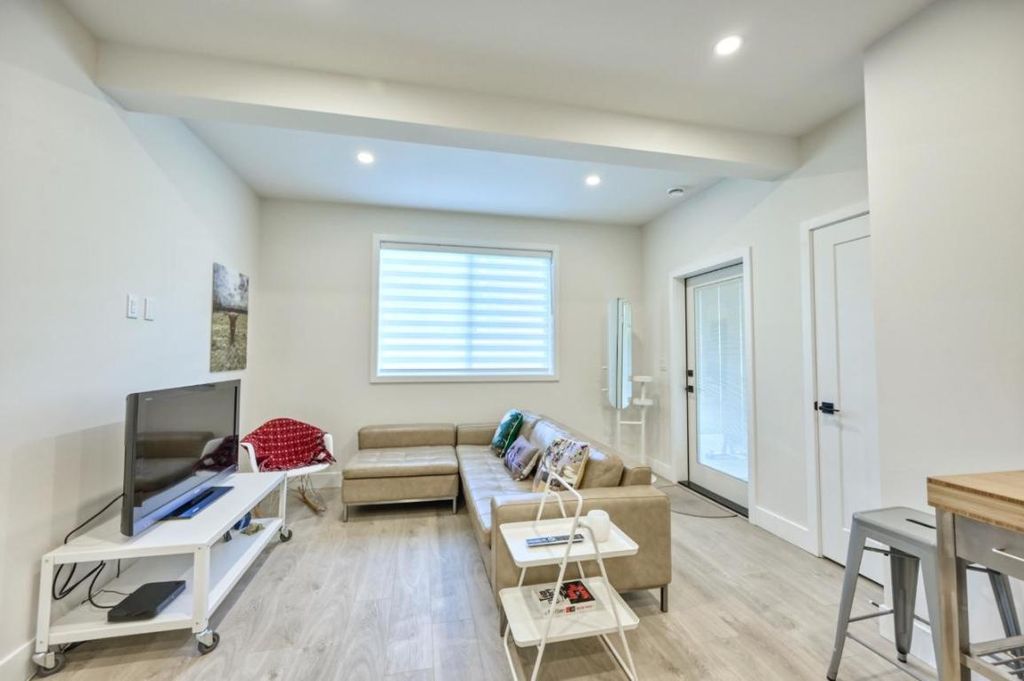 listing image 16513062305402559775