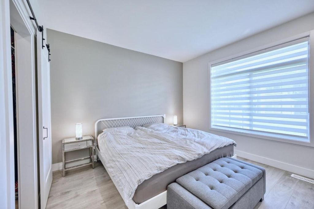 listing image 16514341990451206458