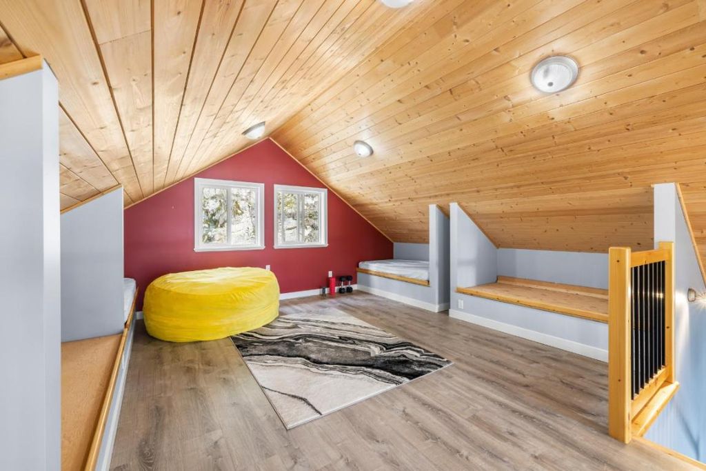 listing image 16518497163825764687