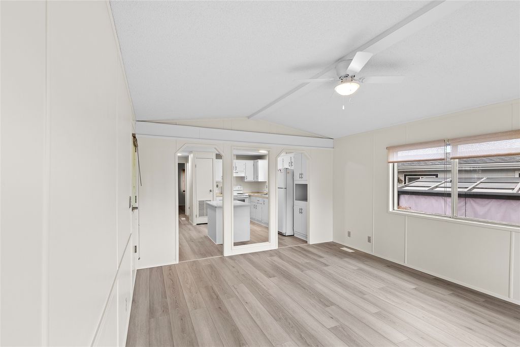 listing image 16514069227222496858