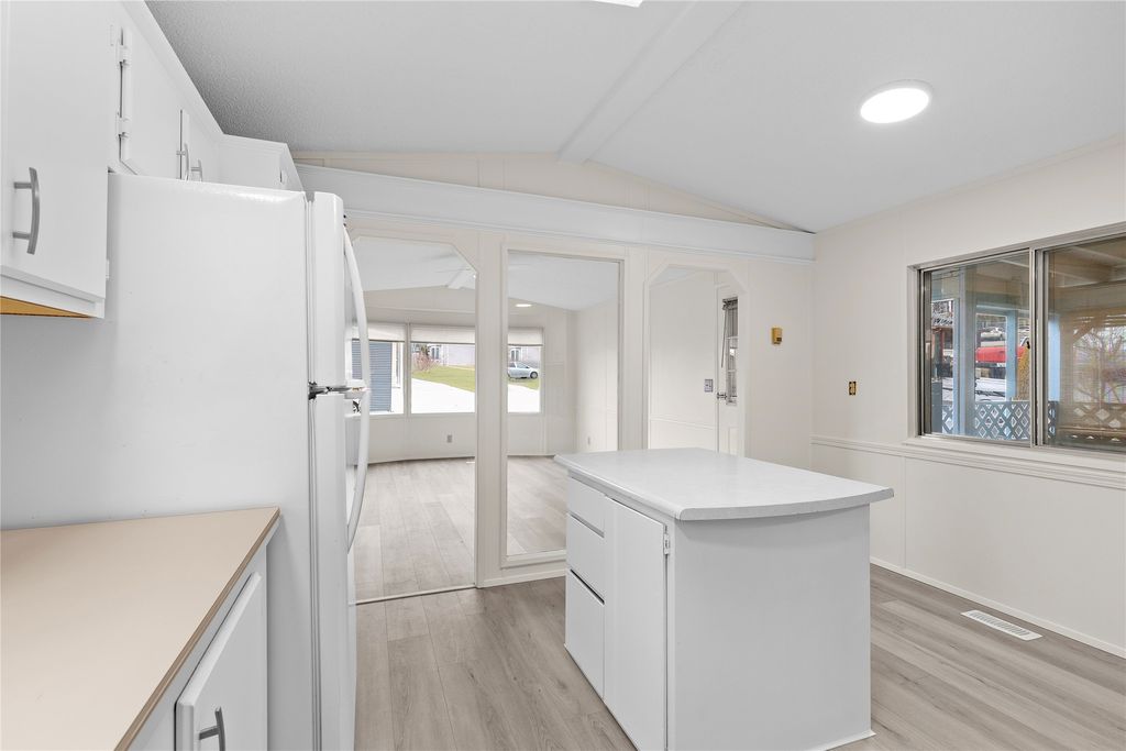 listing image 16518021093442498408