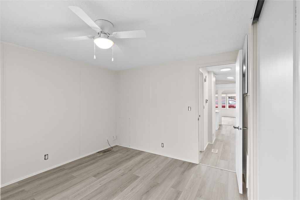 listing image 16518532137437355818