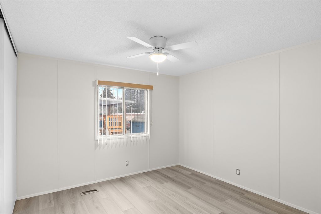 listing image 16514660322122515709