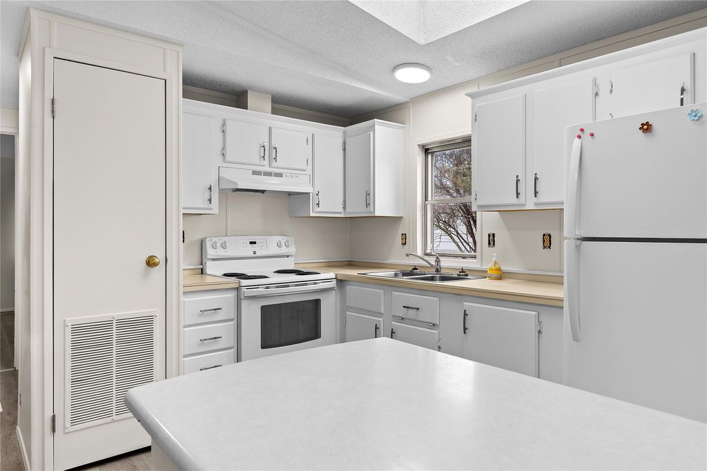 listing image 16519871120457948761