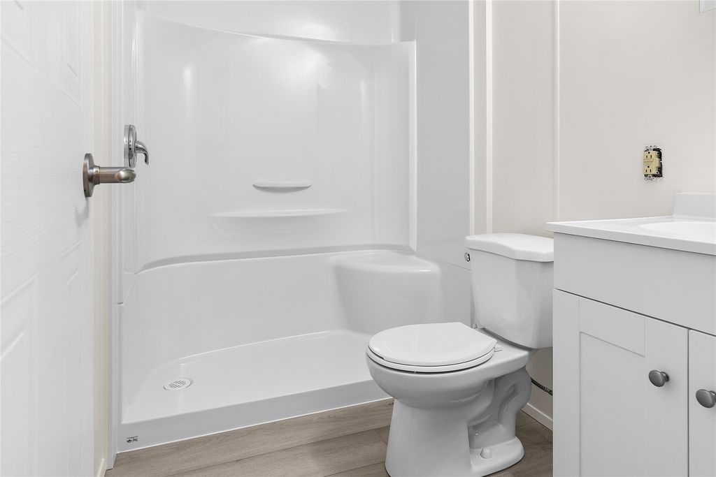 listing image 16517280723189671085