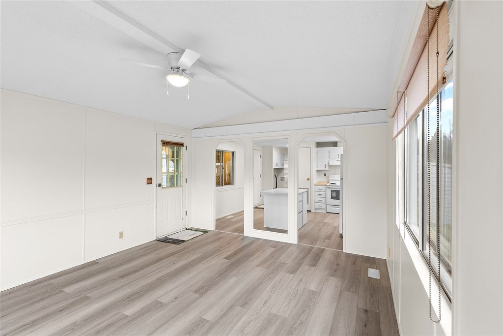 listing image 16513284713396935801