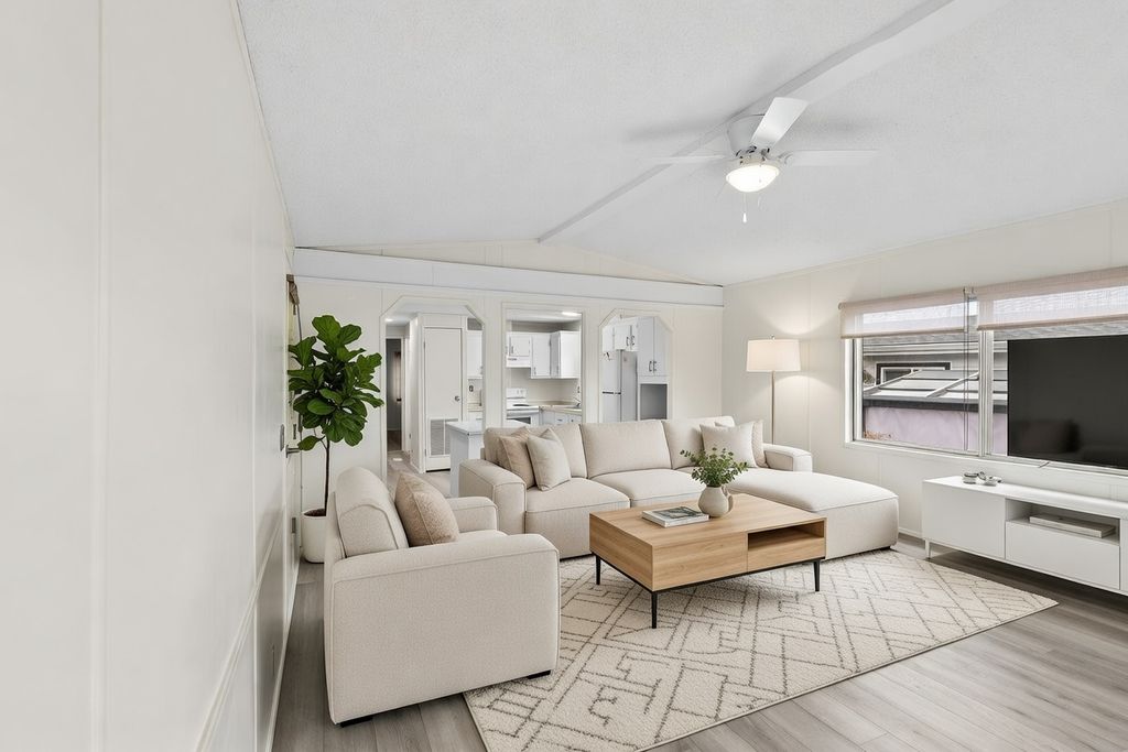 listing image 16516292326743934696