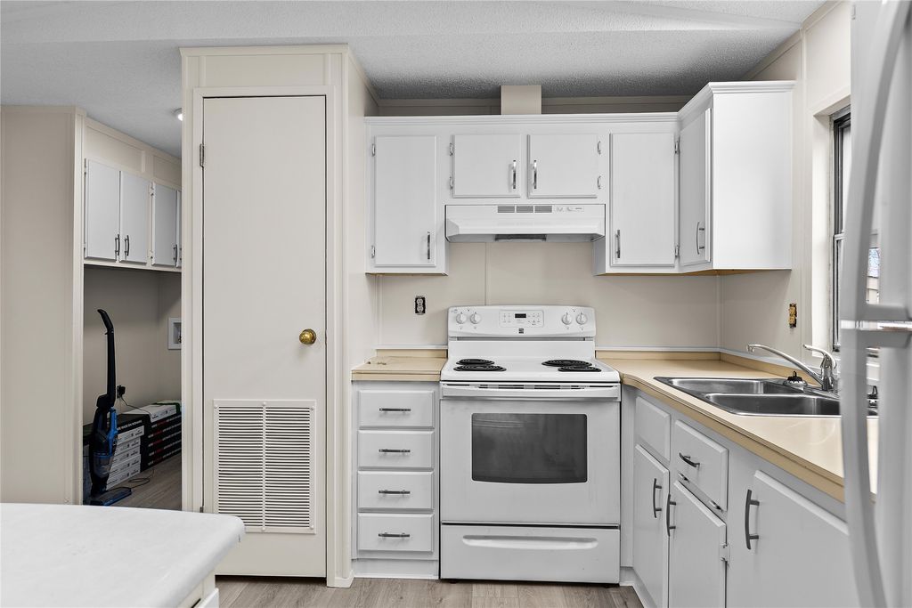 listing image 16519162691836914648