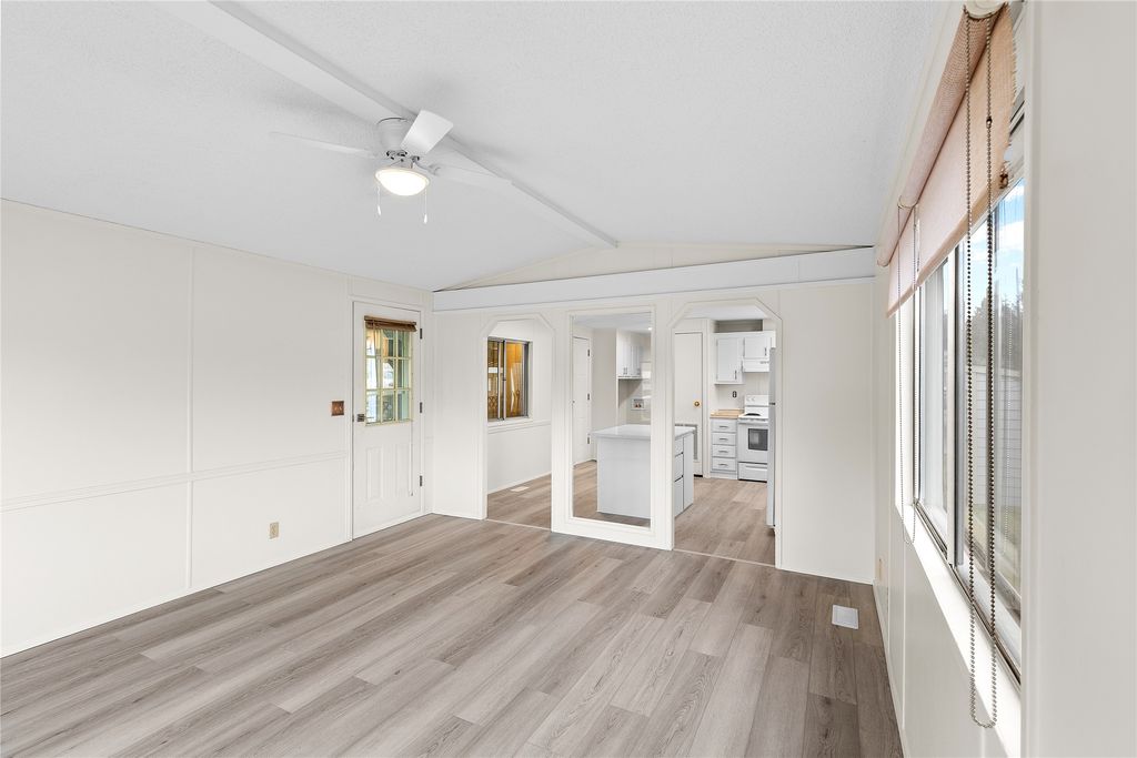 listing image 16510694291876119685