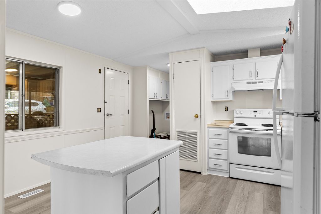 listing image 16513891836333741153