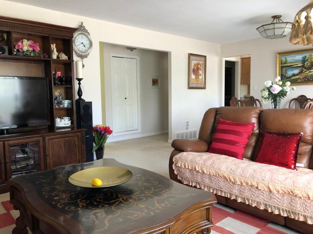 listing image 16517098621595452586