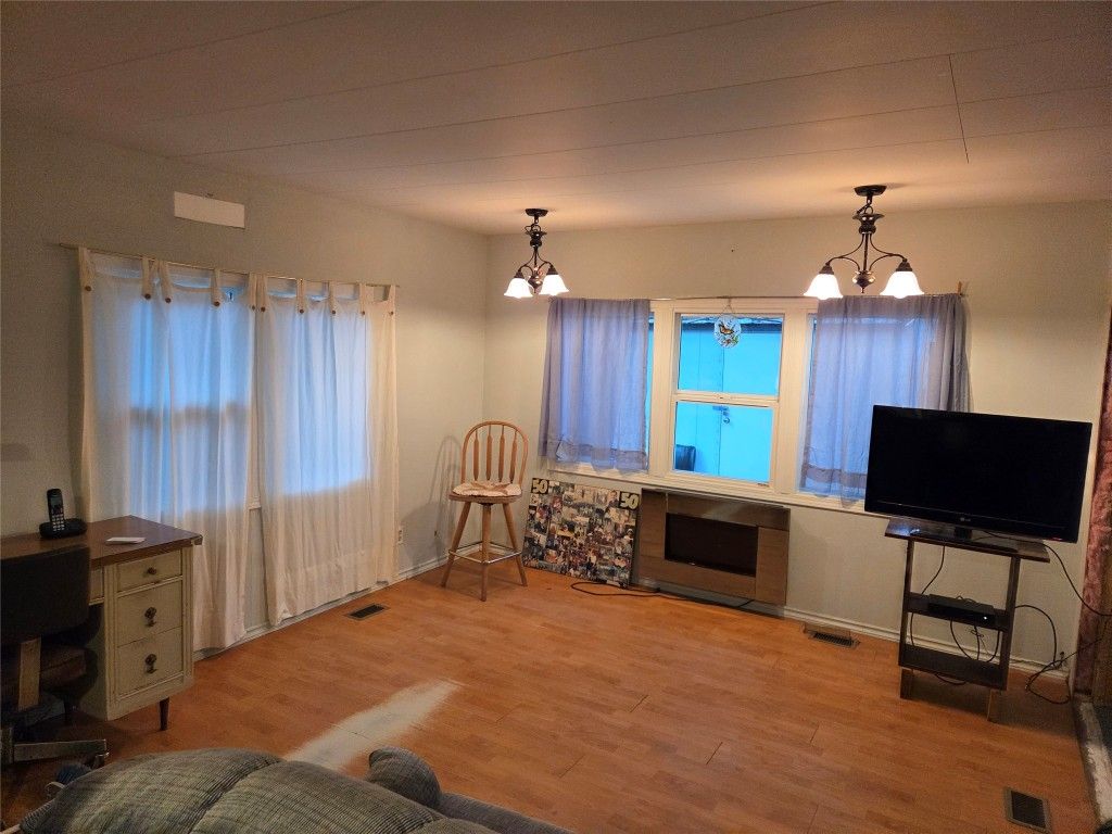 listing image 16512716468730722093